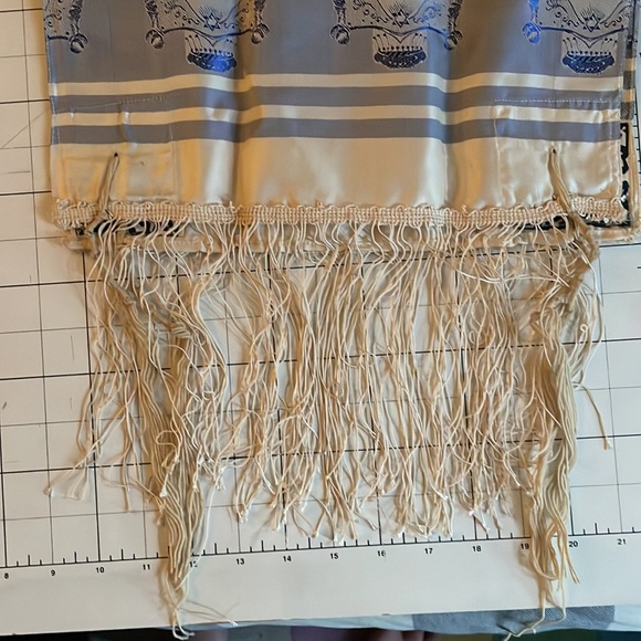 Antique Hebrew Tallit and bag - Picture 4 of 8